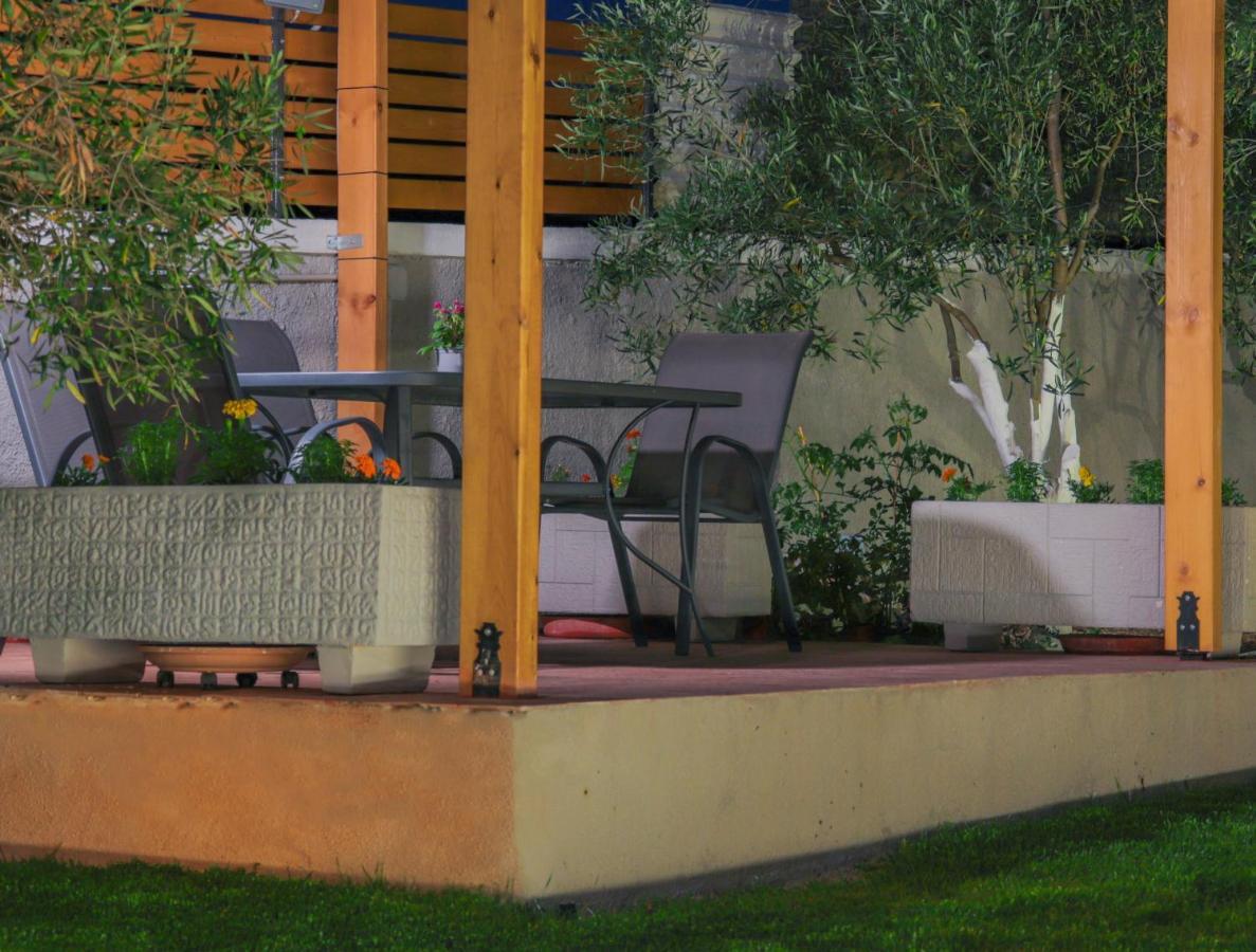 Spitakia-Cozy & Comfy Apartments 10Minutes From The Airport Луца Экстерьер фото